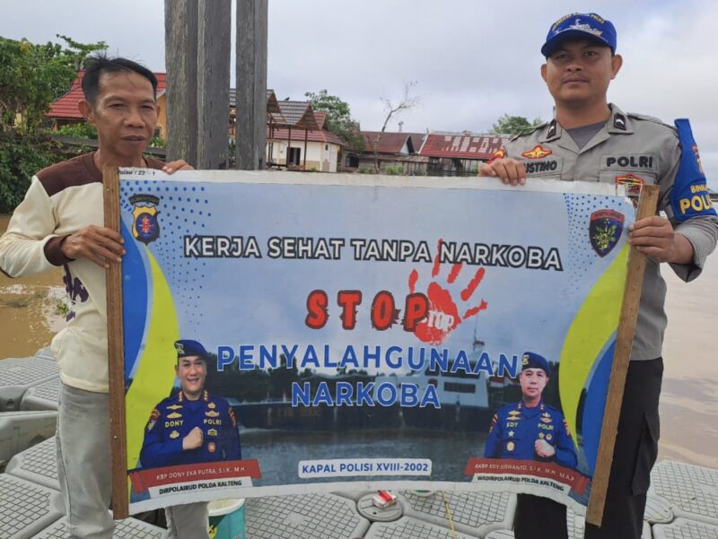 Ditpolairud Polda Kalteng melalui Kapal Polisi XVIII-2002 mengajak masyarakat perairan waspada terhadap penyalahgunaan narkoba, Senin, 1 September 2025.(ist/Ditpolairud Polda Kalteng)  