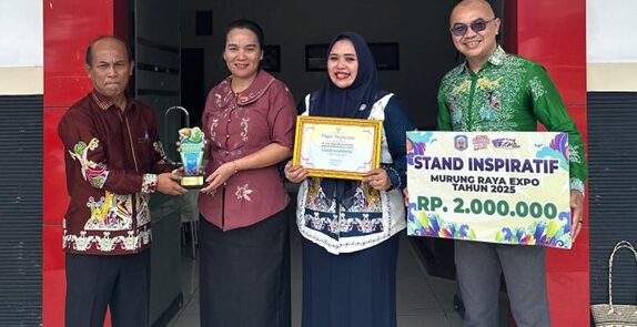 TP PKK Murung Raya Bawa Pulang Gelar Stand Inspiratif Mura Expo