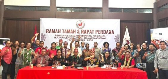 eriyus menghadiri Ramah Tamah dan Rapat Perdana Ikatan Cendekiawan Dayak Nasional (ICDN), Senin malam (21/7/2025) di Palangka Raya