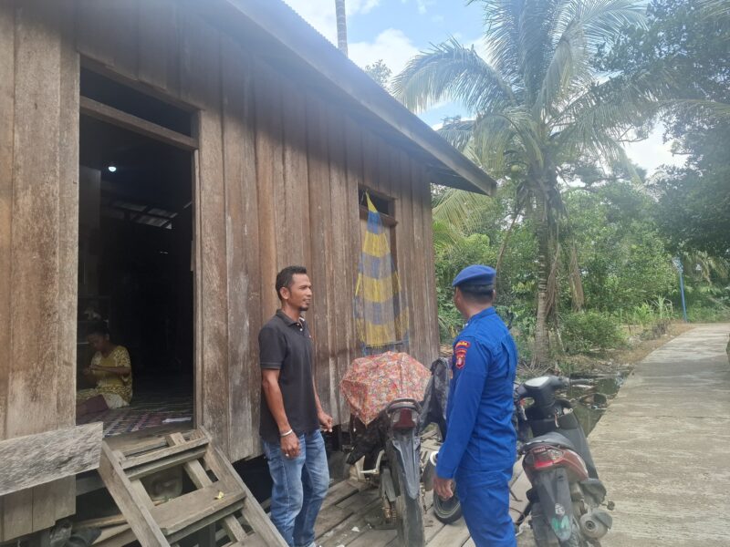 Dalam upaya meningkatkan keamanan dan kesadaran hukum di wilayah pesisir, Ditpolairud Polda Kalteng Mako Perwakilan Muara Teweh menyambangi Desa Nelayan Binaan, Selasa, 7 Oktober 2025.(ist/Ditpolairud Polda Kalteng)