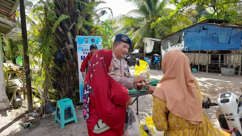 Ditpolairud Polda Kalteng KP XVIII-1004, menjual beras murah SPHP (Stabilisasi Pasokan dan Harga Pangan) di Kecamatan Mentawa Baru Ketapang, Kabupaten Kotawaringin Timur, Rabu, 8 Oktober 2025.(ist/Ditpolairud Polda Kalteng) 