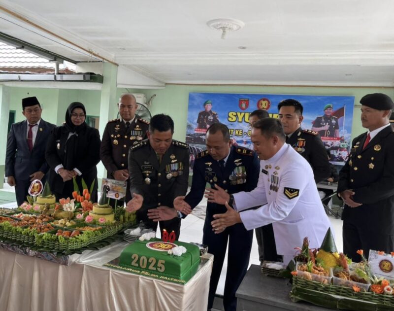 Memperingati HUT ke-80 TNI, Ditpolairud Polda Kalteng dan  Polres Kotawaringin Timur, memberikan kejutan spesial kepada jajaran Kodim 1015/Sampit, Minggu, 5 Oktober 2025.(dok : Ditpolairud Polda Kalteng) 