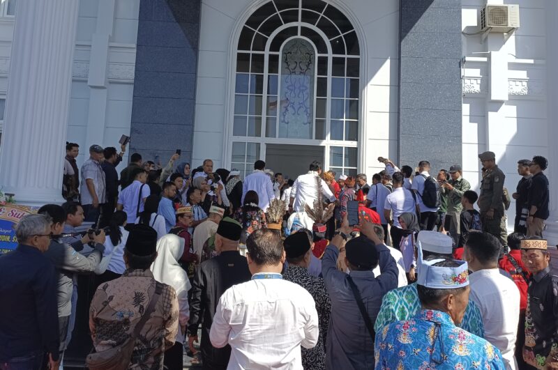 Bupati Barito Utara Shalahuddin, mulai menempati rumah jabatan (rujab) di Jalan Ahmad Yani 1, Muara Teweh, Rabu, 15 Oktober 2025.(abram/tegaklurus.net) 