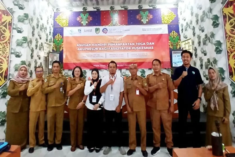 Pemkab  Barito Utara meningkatkan kompetensi fasilitator Puskesmas dengan pelatihan asuhan mandiri pemanfaatan tanaman obat keluarga (Toga) dan Akupresur (teknik pengobatan tradisional dari Tiongkok), Senin, 29 September 2025.(dok/Dinkes Barito Utara) 
