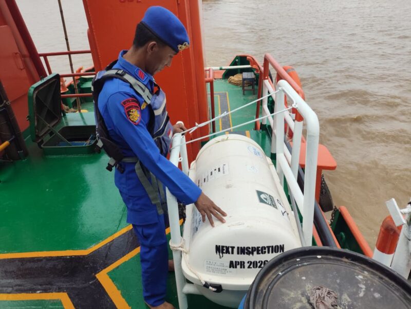 Ditpolairud Polda Kalteng  mengimbau pelayar yang melintas di DAS Kahayan, menertibkan administrasi dan mengutamakan keselamatan saat berlayar, Rabu, 5 November 2025.(dok : Ditpolairud Polda Kalteng) 