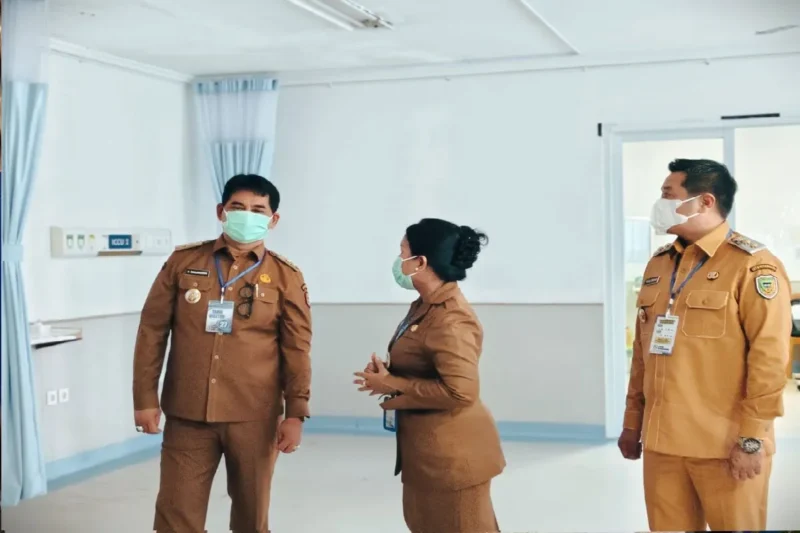 Bupati Barito Utara, Shalahuddin, dan Wabup, Felix Tingan, sidak ke RSUD Muara Teweh, Senin, 13 Oktober 2025.(Dok Diskominfosandi Barito Utara) 