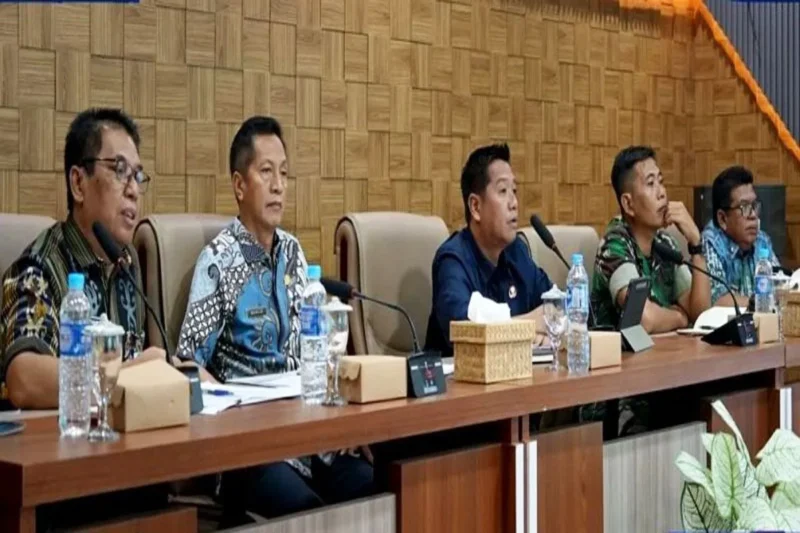 Wakil Bupati  Barito Utara, Felix SY. Tingan memastikan, pemkab mengakselerasi pendataan lahan untuk pembangunan fisik koperasi desa/kelurahan Merah Putih (KDMP), Minggu, 9 November 2025.(Diskominfosandi)  