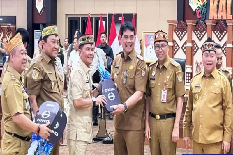 Bupati Barito Utara Shalahuddin, mengikuti rakor optimalisasi PAD sektor pertambangan Tahun 2025 bersama Gubernur Kalteng Agustiar Sabran dan para kepala daerah lain di Palangkaraya, Selasa, 21 Oktober 2025.(Diskominfosandi Barito Utara)