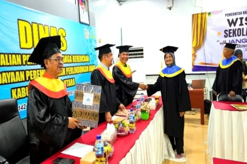 Pemkab Barito Utara mengapresiasi wisuda lansia perdana, bagian dari program Lansia Berdaya, karena bisa menginspirasi kaum muda.(Diskominfosandi Barito Utara) 
