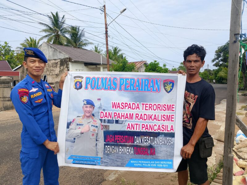 Personel Ditpolairud Polda Kalteng di DAS Seruyan mengimbau dan mengedukasi warga, sehingga waspada terhadap terorisme dan radikalisme anti Pancasila, Jumat, 23 Januari 2026.(ist/Ditpolairud Polda Kalteng)