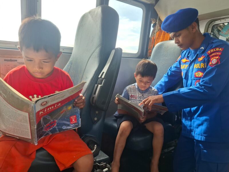 Ditpolairud Polda Kalteng  menunjukkan komitmen melalui kegiatan “Pondok Baca