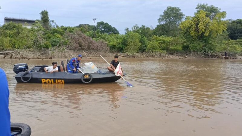 Berupaya menjaga kebersihan lingkungan, Ditpolairud Polda Kalteng Kapal Polisi XVIII-2002 melaksanakan bersih-bersih Sungai Kahayan, Kabupaten Pulang Pisau, Selasa, 3 Februari 2026.(foto : Ditpolairud Polda Kalteng) 