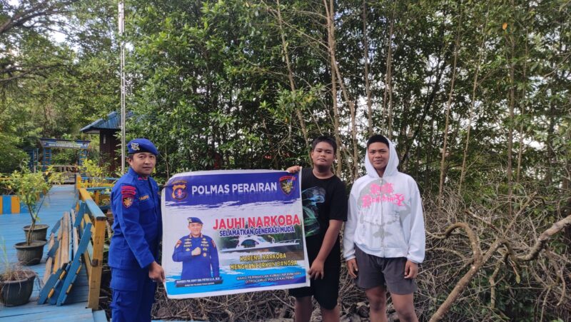 Ditpolairud Polda Kalteng melalui personel Mako Perwakilan DAS Kumai menyosialisasikan bahaya narkoba di berbagai lingkungan masyarakat, Senin, 16 Februari 2026.(ist/Ditpolairud Polda Kalteng)