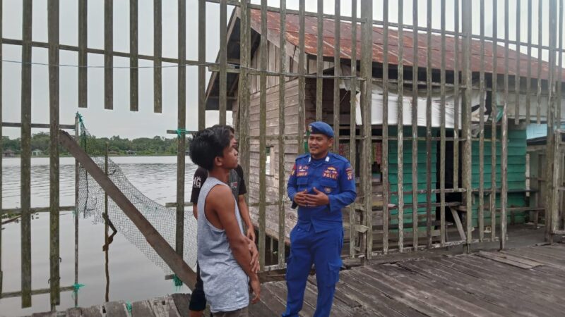 Mako Perwakilan Pendulangan Ditpolairud Polda Kalteng, melaksanakan patroli dialogis di sekitar bantaran Sungai  Arut di Desa Tanjung Putri, Kabupaten Kotawaringin Barat, Selasa, 17 Februari 2026 pagi.(ist/Ditpolairud Polda Kalteng) 