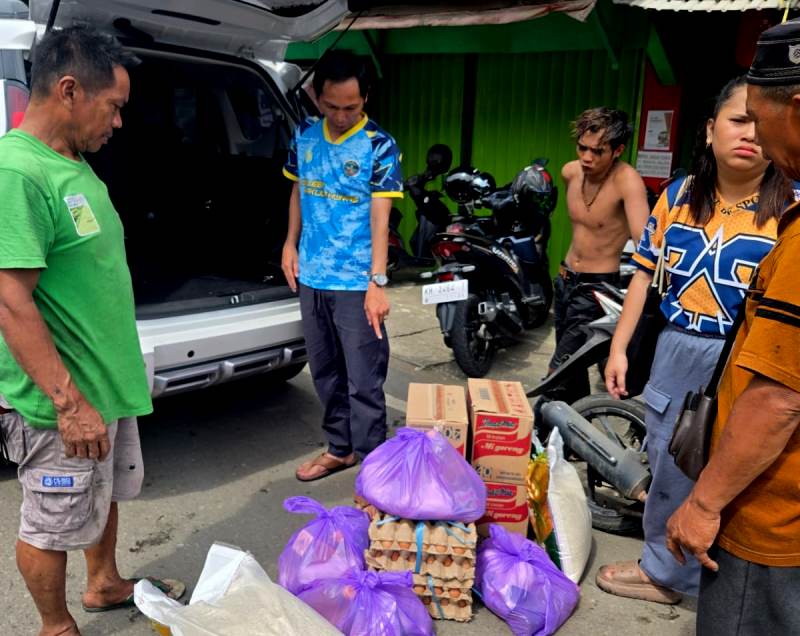 Anggota DPRD Kabupaten  Barito Utara ((Partai Demokrat), Patih Herman AB menyalurkan bantuan untuk korban musibah kebakaran di Jalan Meranti, RT 10,Gang Keluarga, Muara Teweh, Minggu, 1 Februari 2026.(dok pribadi Patih Herman AB)
