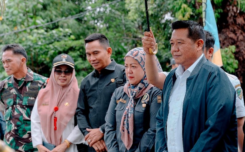 Wakil Ketua II DPRD Barito Utara Henny Rosgiaty Rusli bersama Wakil Bupati Felix SY.Tingan menghadiri Musrenbang di Kecamatan Lahei Barat, Rabu, 4 Februari 2026.(Foto Ist) 
