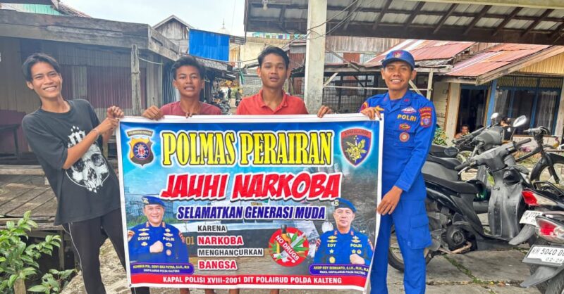 Ditpolairud Polda Kalteng Kapal Patroli KP XVIII-2001, menyosialisasikan pencegahan narkotika di bantaran Sungai Barito, Buntok, Kabupaten Barito Selatan, Kamis (12/3/2026).(foto : Ditpolairud Polda Kalteng)