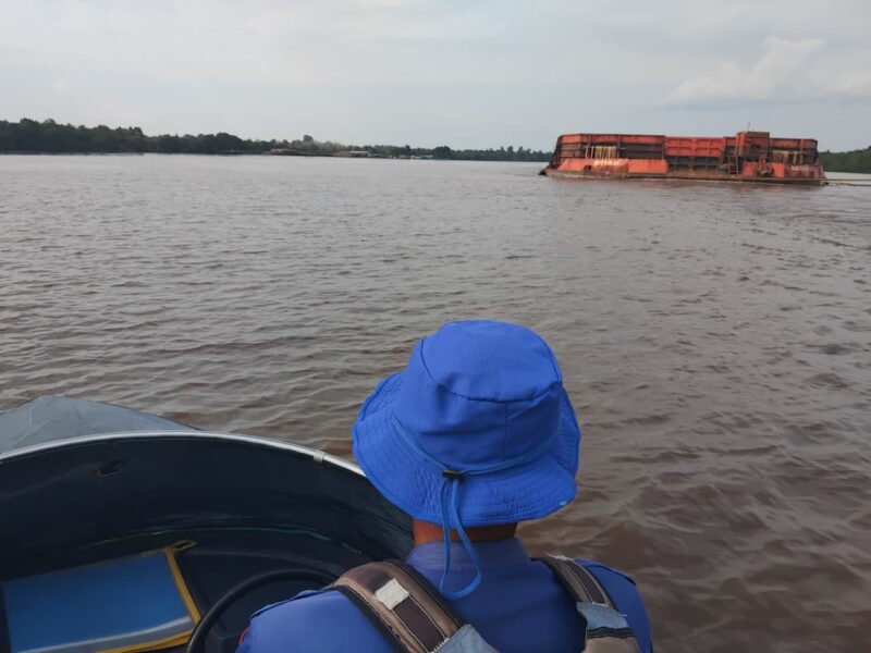 Personel Ditpolairud Polda Kalteng menjaga kesiapsiagaan operasional melalui kegiatan pengecekan kelengkapan kapal, Minggu, 29 Maret 2026.(Foto Ditpolairud Polda Kalteng)