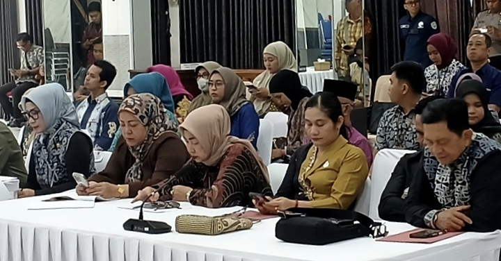 Wakil Ketua II DPRD Barito Utara/PDI-P Henny Rosgiaty Rusli (kedua dari kiri) bersama rekan DPRD menghadiri Musrenbang RKPD tahun 2027 di Muara Teweh, Kamis, 5 Maret 2026.(Foto Hersan/Tegaklurus.net)