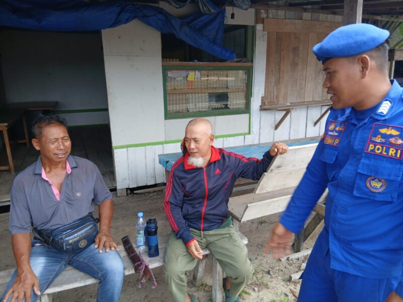 Personel Ditpolairud Polda Kalteng Mako Perwakilan DAS Arut melaksanakan sambang warga di sekitar bantaran DAS Arut Desa Tanjung Putri, Kabupaten Kotawaringin Barat, Kamis, 23 April 2026 pagi.(Dok/Ditpolairud Polda Kalteng)