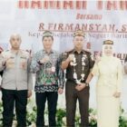 Sekda Barito Utara Muhlis dan para pejabat teras lain bersama Kepala Kejaksaan Negeri (Kajari) baru Barito Utara R Firmansyah di Muara Teweh, Jumat, 8 Mei 2026.(Abram/Tegaklurus.net) 
