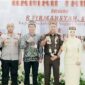 Sekda Barito Utara Muhlis dan para pejabat teras lain bersama Kepala Kejaksaan Negeri (Kajari) baru Barito Utara R Firmansyah di Muara Teweh, Jumat, 8 Mei 2026.(Abram/Tegaklurus.net) 
