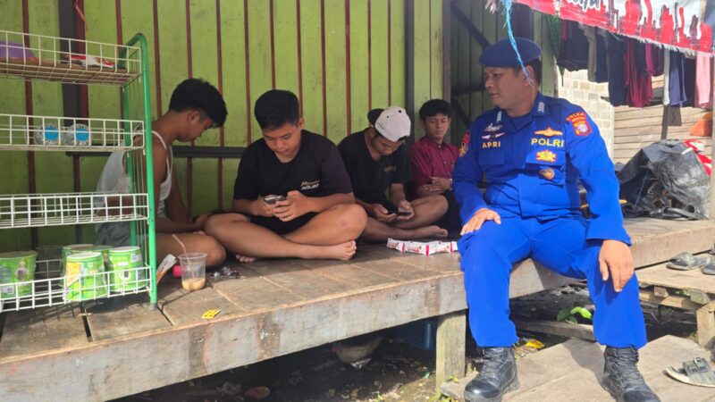 Ditpolairud Polda Kalteng melalui Marnit Muara Teweh  mengimbau masyarakat pesisir DAS Barito jangan terlibat kejahatan narkoba, Rabu, 20 Mei 2026.(Foto Ditpolairud Polda Kalteng) 