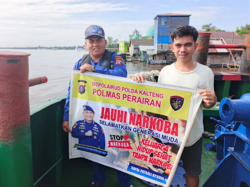 Ditpolairud Polda Kalteng melalui KP XVIII-1004 merangkul masyarakat pesisir DAS Mentaya memerangi narkoba, Selasa, 26 Mei 2026.(Foto Ditpolairud Polda Kalteng) 