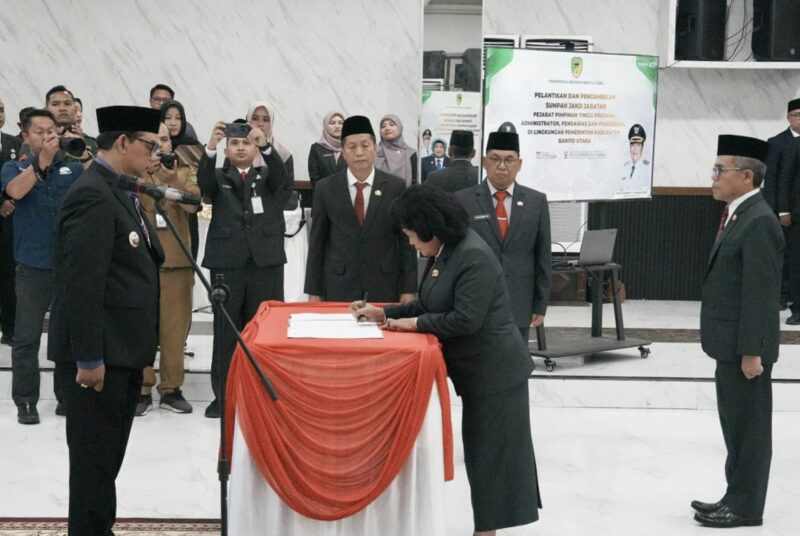 Bupati Barito Utara Shalahuddin melantik 18 pejabat eselon IIb atau jabatan pimpinan tinggi pratama (JPTP) di Muara Teweh, Senin, 4 Mei 2026.(Foto Diskominfosandi Barito Utara)
