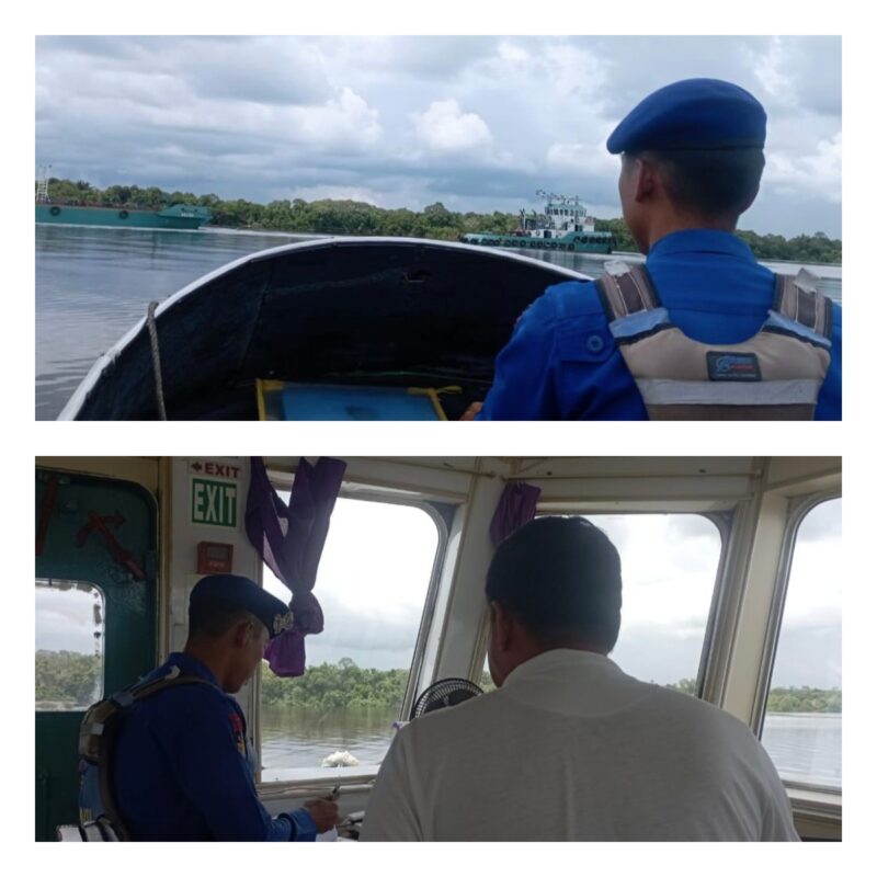 Personel Kapal Polisi 2005 Ditpolairud Polda Kalteng memeriksa kapal-kapal yang melintas di perairan Sungai Mentaya, Selasa, 2 Juni 2026.(IST/Ditpolairud Polda Kalteng) 