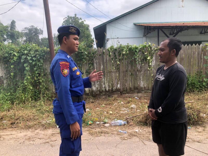 Personel Kapal Polisi (KP) 2005 Ditpolairud Polda Kalteng melaksanakan sambang masyarakat di wilayah perairan dan pesisir, Minggu, 7 Juni 2026.(Dok/Ditpolairud Polda Kalteng)