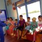 Pondok Baca Melek Huruf atau PBMH Ditpolairud Polda Kalteng mendapat kunjungan dari anak-anak Desa Palangkau Lama, Kabupaten Kapuas, Minggu, Minggu, 14 Juni 2026.(Foto Ditpolairud Polda Kalteng)
