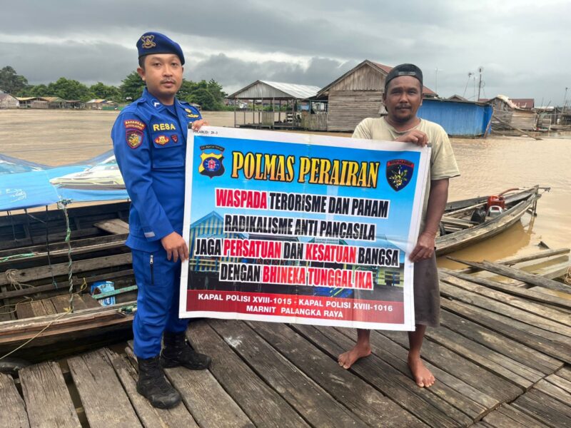 Personel Ditpolairud Polda Kalteng Marnit Palangkaraya bertugas di DAS Kahayan, mengedukasi masyarakat agar waspada terhadap paham terorisme dan radikalisme anti Pancasila, Jumat, 19 Juni 2026.(Foto/Ditpolairud Polda Kalteng)