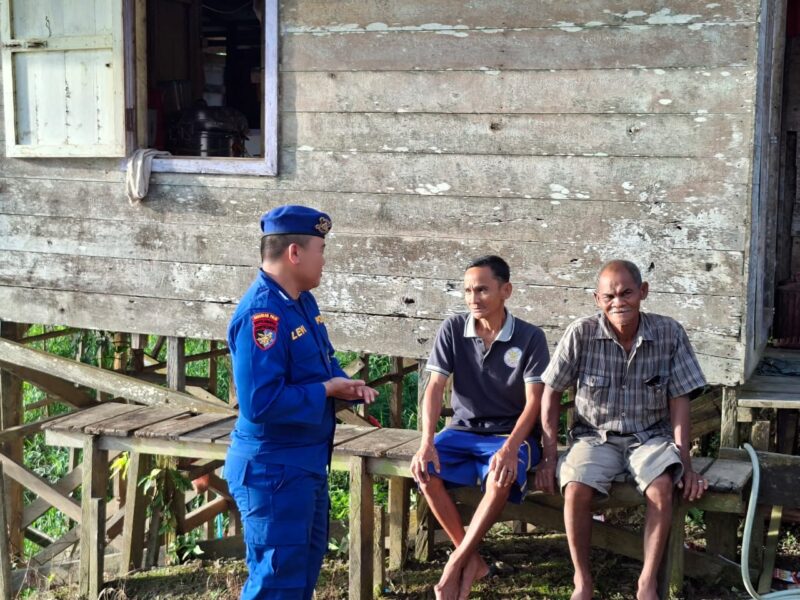 Ditpolairud Polda Kalteng melalui Marnit Muara Teweh mengimbau masyarakat pesisir DAS Barito memerangi peredaran narkoba, Jumat, 19 Juni 2026.(IST Ditpolairud Polda Kalteng)
