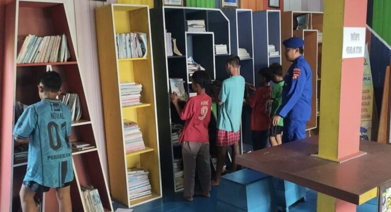 Pondok Baca Melek Huruf (PBMH) Ditpolairud Polda Kalteng Mako Perwakilan DAS Kumai menerima kunjungan dari anak-anak Desa Sei Kapitan, Kecamatan Kumai, Kabupaten Kotawaringin Barat, Jumat, 26 Juni 2026.(IST Ditpolairud Polda Kalteng)