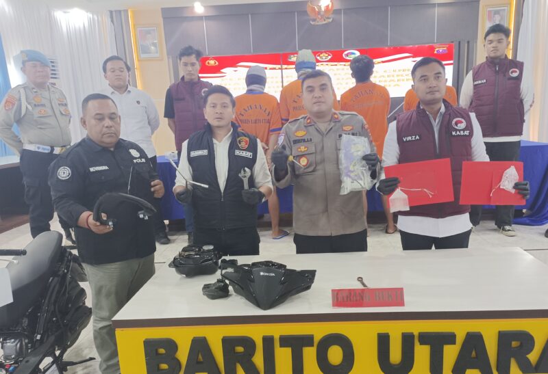 Waka Polres Barito Utara Kompol Krisistya A. Octoberna didampingi Iptu Virza Nur Adha, AKP M. Fachrurrazi, dan Iptu Novendra W.P. membeberkan pengungkapan kasus narkoba dan kejahatan jalanan 3 C di Muara Teweh, Senin, 29 Juni 2026.(Abram/Tegaklurus.net) 
