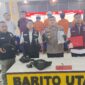 Waka Polres Barito Utara Kompol Krisistya A. Octoberna didampingi Iptu Virza Nur Adha, AKP M. Fachrurrazi, dan Iptu Novendra W.P. membeberkan pengungkapan kasus narkoba dan kejahatan jalanan 3 C di Muara Teweh, Senin, 29 Juni 2026.(Abram/Tegaklurus.net) 
