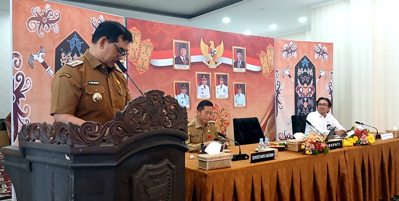 Bupati Barito Utara Shalahuddin membuka entry meeting bersama Tim BPK-RI Perwakilan Kalimantan Tengah di aula rujab bupati, Senin, 20 April 2026.(Abram/Tegaklurus.net)