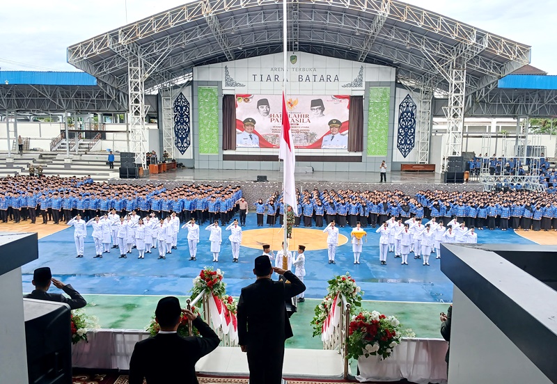 Bupati Barito Utara Shalahuddin memimpin upacara peringatan Hari Lahir Pancasila tahun 2026 di Arena Tiara Batara Muara Teweh, Selasa, 2 Juni 2026.(Abram/Tegaklurus.net)