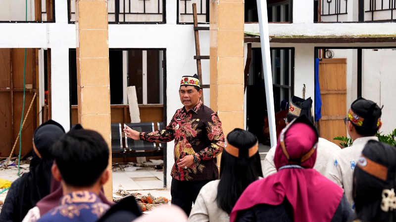 Bupati Barito Utara Shalahuddin, memimpin apel pagi Dinas Perdagangan dan Perindustrian (Disdagrin) Barito Utara, Kamis, 4 Juni 2026.(Foto : Dok Diskomonfisandi Barito Utara)
