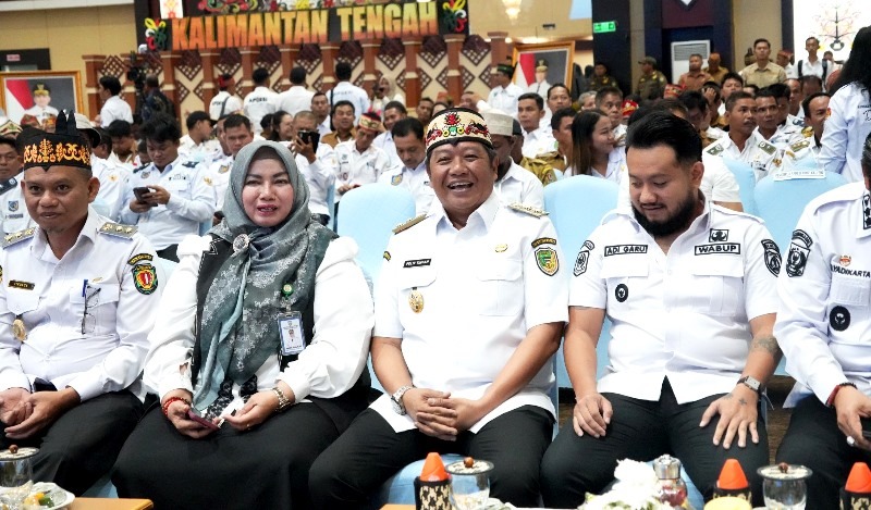 Wakil Bupati Barito Utara Felix SY. Tingan didampingi kadis sosial PMD dan ketua APDESI Barito Utara menghadiri rakerda dan dialog interaktif DPD APDESI Kalteng  Tahun 2026 di Aula Jayang Tingang, Palangkaraya, Rabu, 10 Juni 2026.(Foto/Diskominfosandi Barito Utara)
