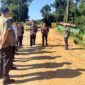 Bupati Barito Utara Shalahuddin bersama Wakil Bupati Felix SY. Tingan dan Sekda Muhlis, meninjau ruas jalan KM 30 menuju Desa Jamut, Kecamatan Teweh Timur, Jumat, 26 Juni 2026.(Foto/Diskominfosandi Barito Utara)
