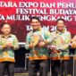 Bupati Shalahuddin didampingi Wakil Bupati Felix SY. Tingan, Wakil Ketua I DPRD H Beny Siswanto, Sekda Muhlis, membuka Batara Expo 2026 ditandai dengan pukul Katambung, di bekas Bandara Beringin, Minggu, 28 Juni 2026 malam.(Foto/Diskominfosandi Barito Utara)

