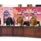 Bupati Barito Utara Shalahuddin didampingi Wakil Bupati Felix SY. Tingan, berdialog interaktif bersama Kepala Desa se-Kabupaten Barito Utara di Aula Dinas Lingkungan Hidup Barito Utara, Muara Teweh, Senin, 29 Juni 2026.(Foto/Diskominfosandi Barito Utara)
