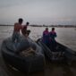 Ditpolairud Polda Kalteng bersama tim gabungan melaksanakan evakuasi terhadap korban kecelakaan speed boat/RIB milik TNI Angkatan Laut yang terbalik di Daerah Aliran Sungai (DAS) Kapuas, Kamis, 9 Juli 2026, sekitar pukul 16.30 WIB.(Foto : Ditpolairud Polda Kalteng) 