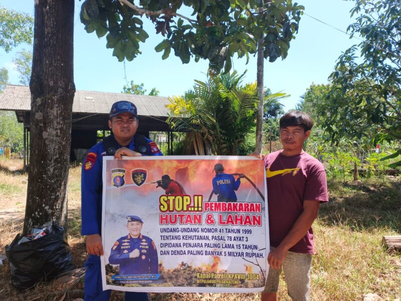 Personel KP XVIII-1004 Ditpolairud Polda Kalteng menggelar sosialisasi pencegahan karhutla kepada masyarakat di desa-desa rawan di Kalteng, Selasa, 4 Agustus 2026.(Foto/KP XVIII-1004 Ditpolairud Polda Kalteng)