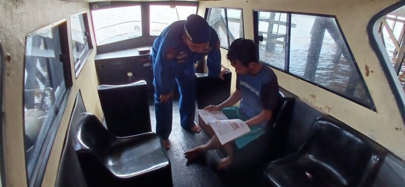 Kapal Melek Huruf KP XVIII-1002 Ditpolairud ini mendukung anak-anak di Pegatan DAS Katingan, Kabupaten Katingan, Rabu, 5 Agustus 2026 pagi.(Foto/KP XVIII-1002 Ditpolairud Polda Kalteng)