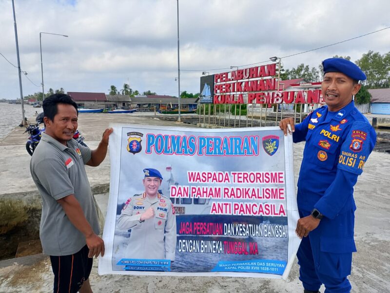 Personel Ditpolairud Polda Kalteng yang bertugas di DAS Seruyan, melaksanakan  sambang ke masyarakat sekitar, mengimbau, dan mengedukasi tentang pentingnya waspada terhadap terorisme dan radikalisme anti Pancasila, Kamis, 6 Agustus 2026.(Foto/Ditpolairud Polda Kalteng) 