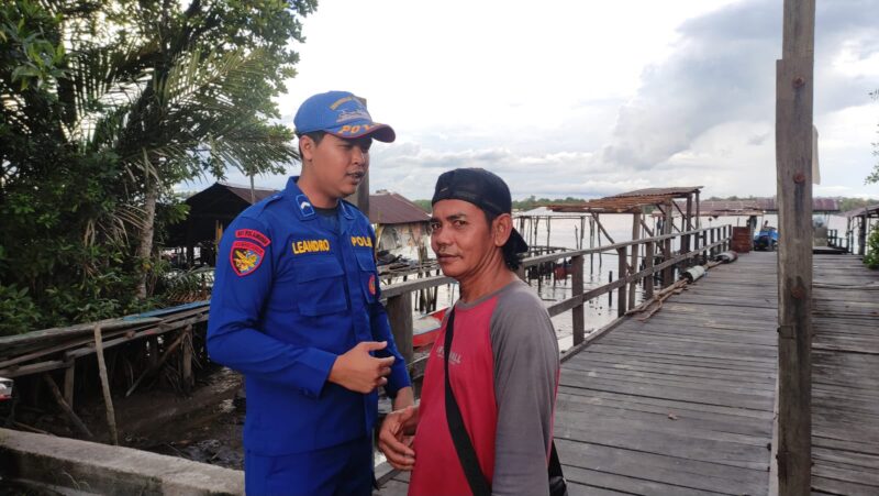 Personel Ditpolairud Polda Kalteng KP XVIII-2004 di DAS Kumai melaksanakan sambang ke masyarakat sekitar Desa Kumai Hilir, Kabupaten Kobar, Selasa, 11 Agustus 2026.(Foto/Ditpolairud Polda Kalteng KP XVIII-2004) 