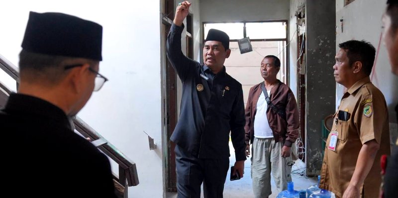 Bupati Barito Utara Shalahuddin didampingi Wabup Felix SY. Tingan dan Sekda Muhlis melakukan sidak progres pembangunan RSUD Muara Teweh, Senin, 20 Juli 2026.(Foto/Dok Diskominfosandi Barito Utara)